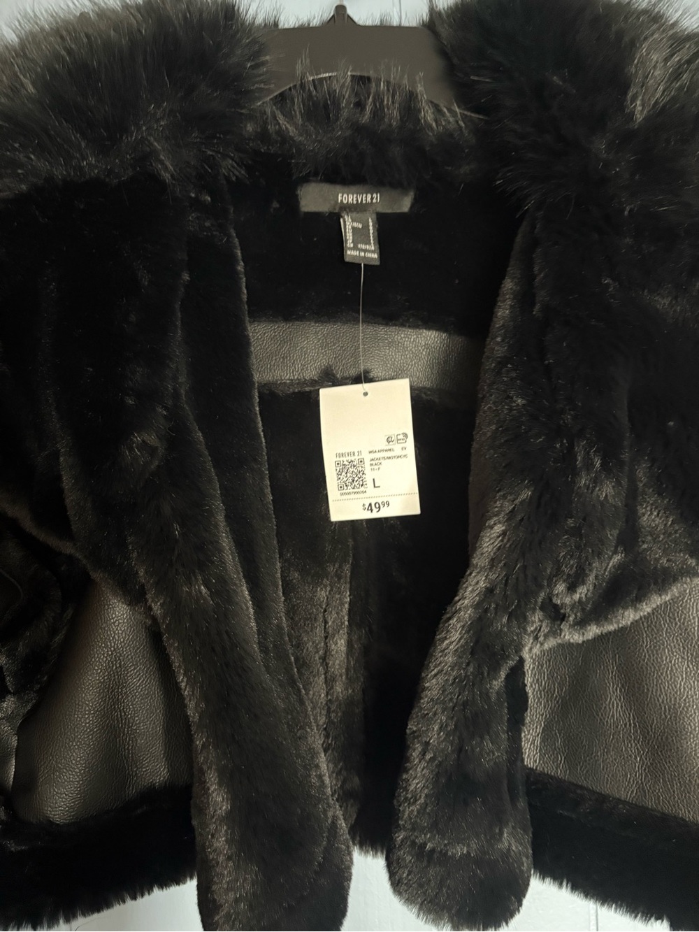 Forever 21 Black Faux-Leather Cropped Jacket with Faux-Fur Trim - Picture 3 of 6